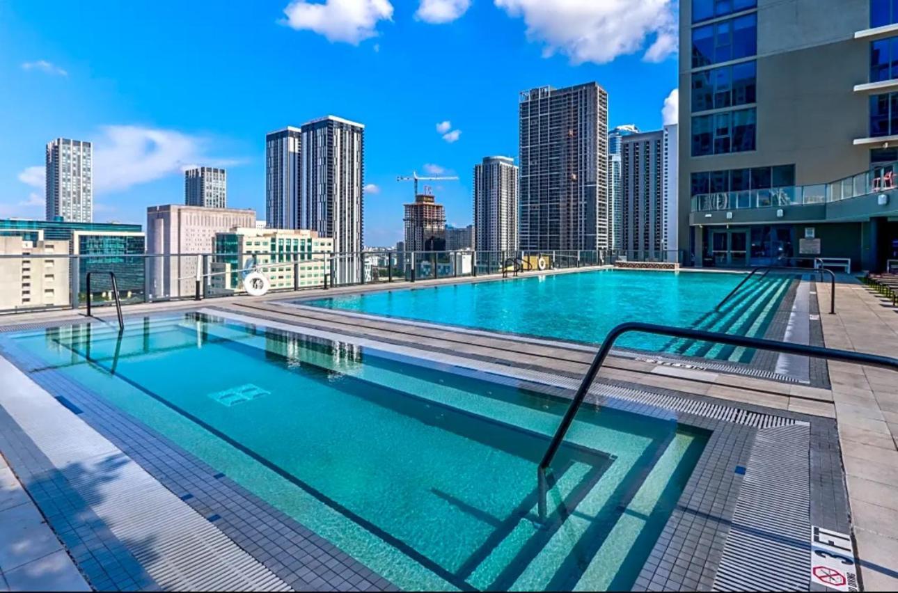 Luxurious King Bed Suite In Downtown Miami Exterior foto